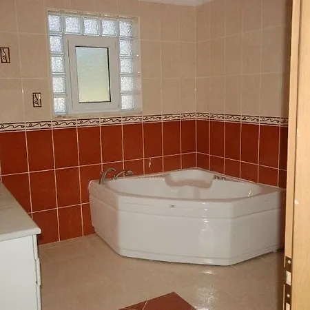 Βίλα Riverside Triplex With Garden & Pool *