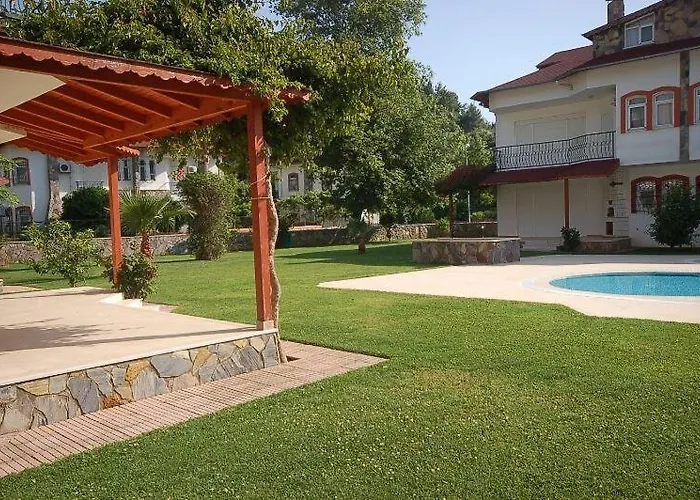 Riverside Triplex With Garden & Pool Villa *