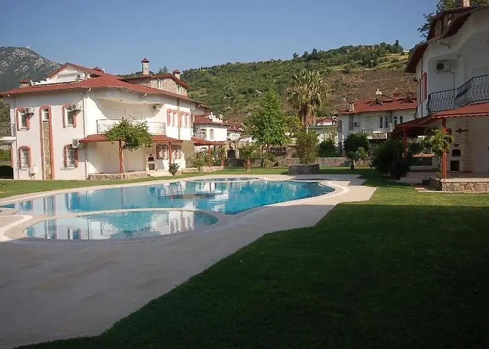 Riverside Triplex With Garden & Pool * ألانيا